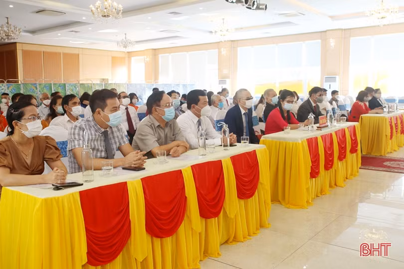 Hội Người mù Hà Tĩnh nhận Cờ thi đua xuất sắc của Trung ương Hội