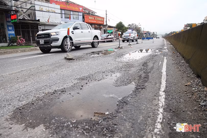 Tập trung máy móc, nhân công khắc phục hư hỏng trên Quốc lộ 1, đoạn qua Hà Tĩnh