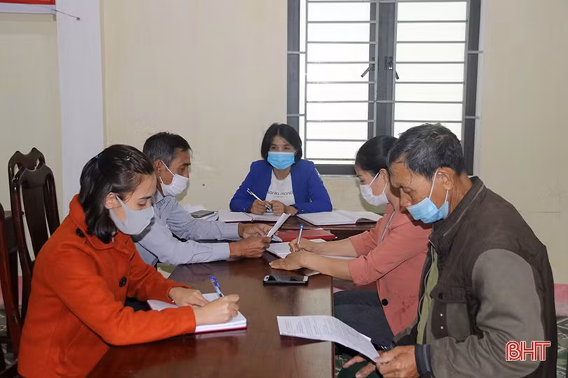 Quần chúng ưu tú 59 tuổi ở TX Kỳ Anh tự hào được kết nạp vào Đảng