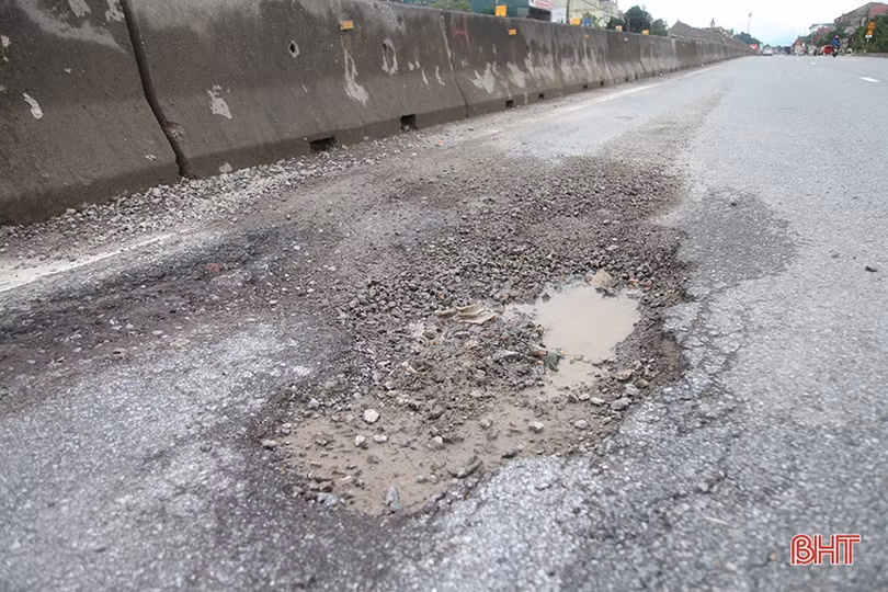 Ổ voi, ổ gà xuất hiện nhiều trên các tuyến quốc lộ ở Hà Tĩnh