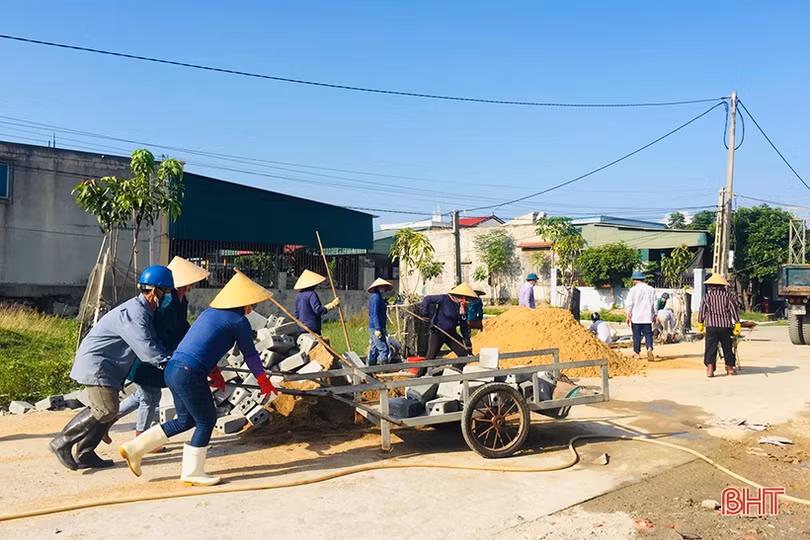 Quần chúng ưu tú 59 tuổi ở TX Kỳ Anh tự hào được kết nạp vào Đảng