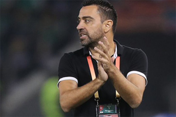 Xavi chính thức ký hợp đồng với Barcelona