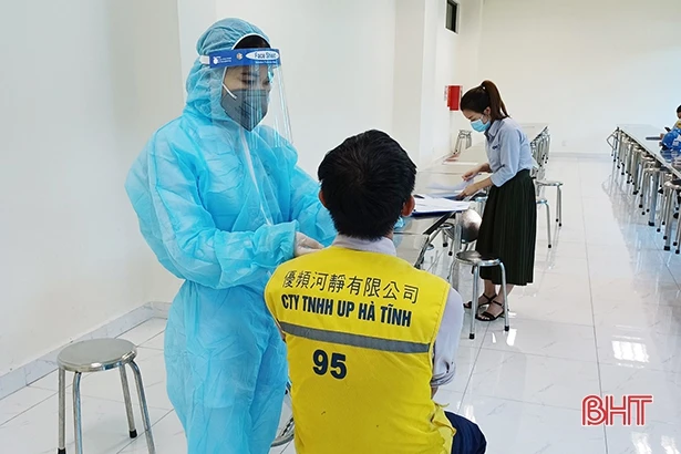 Các doanh nghiệp KKT Vũng Áng chủ động “3 tại chỗ” để sản xuất an toàn