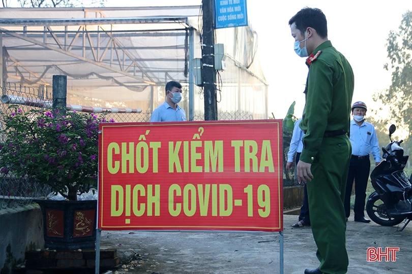 Doanh nghiệp KKT Vũng Áng khẩn trương test nhanh COVID-19 cho lao động