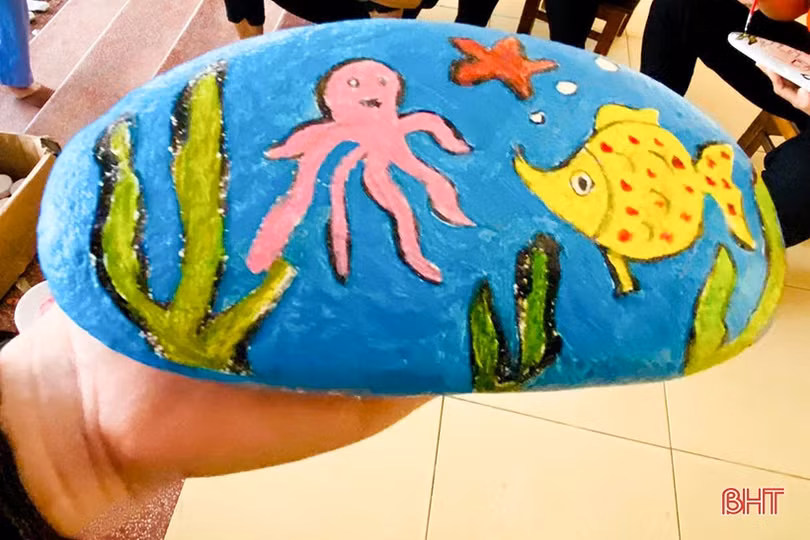 “Biến đá, sỏi thành dụng cụ dạy học ở phố núi Hà Tĩnh