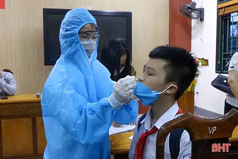 Tổng lực lấy mẫu, xét nghiệm diện rộng trong đêm ở TP Hà Tĩnh