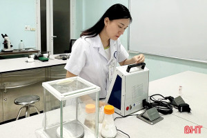 Phó giáo sư quê Hà Tĩnh chinh phục khoa học bằng đam mê và sự bền bỉ