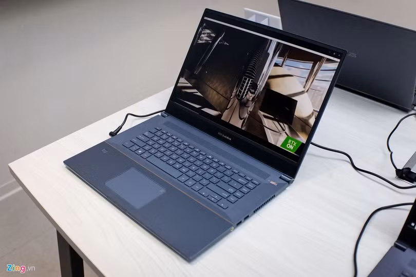 Chi tiết laptop 14 inch mạnh, nhẹ nhất thế giới