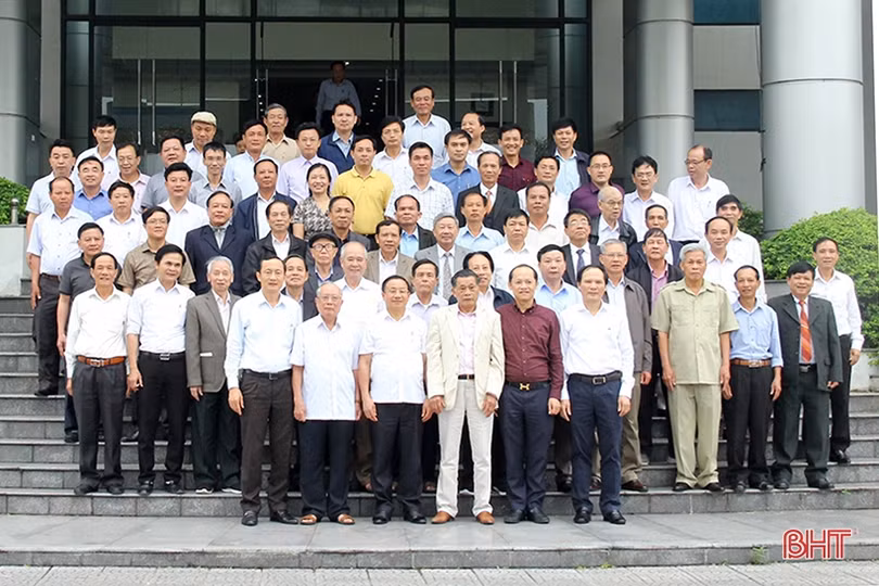 Bí thư Tỉnh ủy gặp mặt cán bộ nông nghiệp Hà Tĩnh qua các thời kỳ
