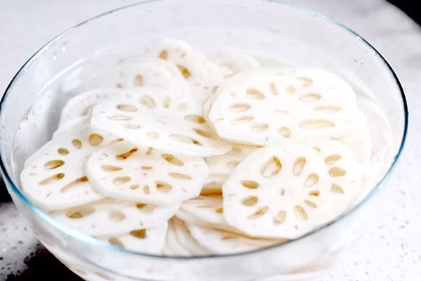 Mứt củ sen lạ miệng, ngon bùi khó cưỡng