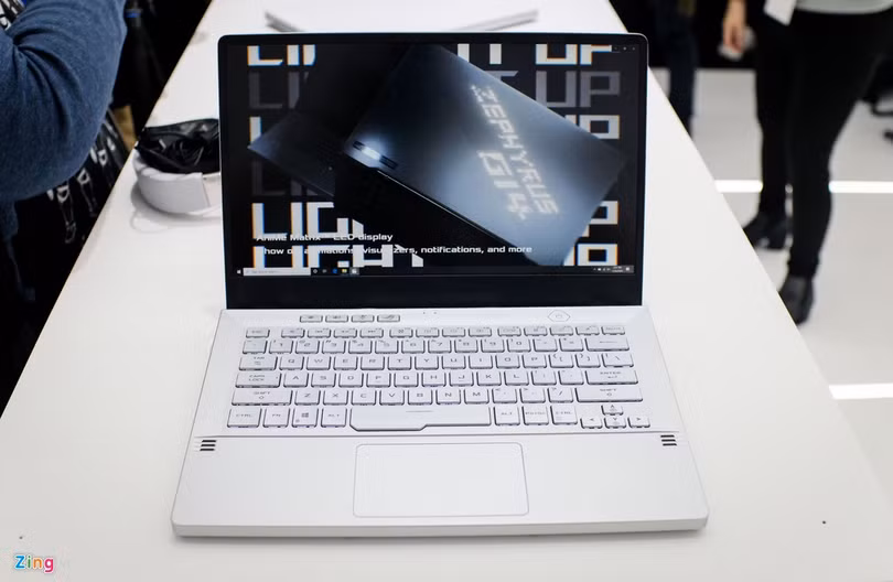 Chi tiết laptop 14 inch mạnh, nhẹ nhất thế giới