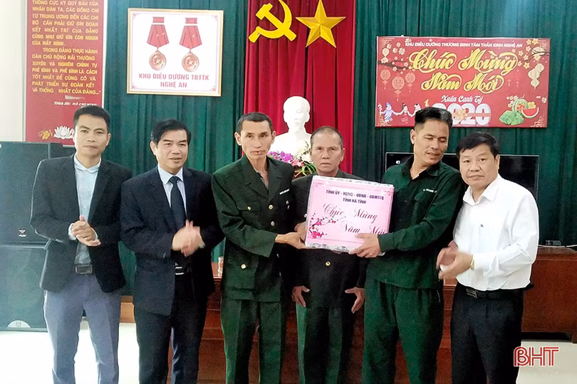 Lãnh đạo Hà Tĩnh thăm hỏi, tặng quà Mẹ Việt Nam Anh hùng và các đối tượng chính sách