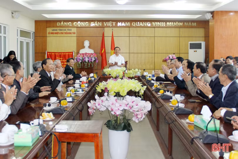 Bí thư Tỉnh ủy gặp mặt cán bộ nông nghiệp Hà Tĩnh qua các thời kỳ