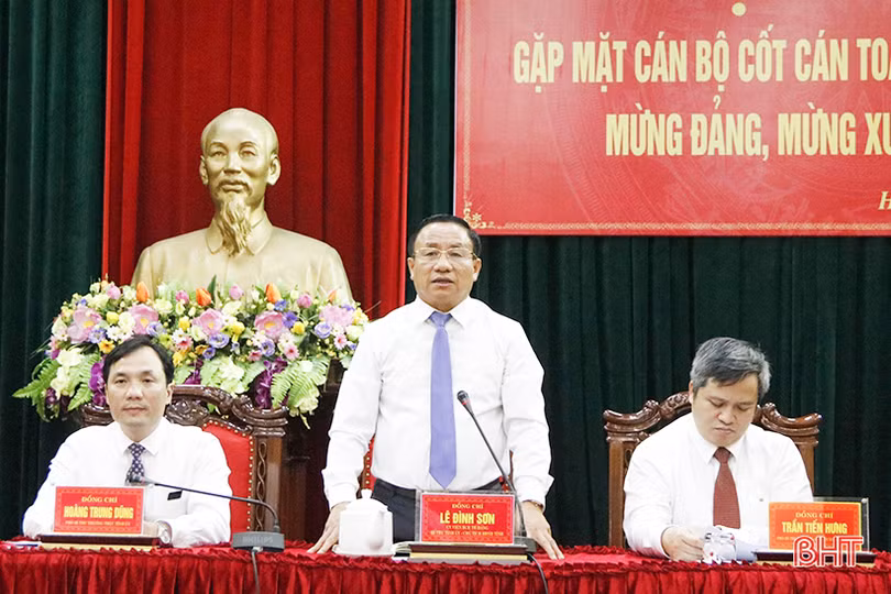 Hà Tĩnh gặp mặt cán bộ cốt cán qua các thời kỳ nhân dịp xuân Canh Tý