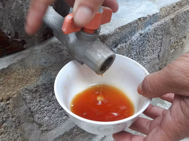 Kinh hoàng sản xuất nước mắm dùng hóa chất tẩy rửa soda