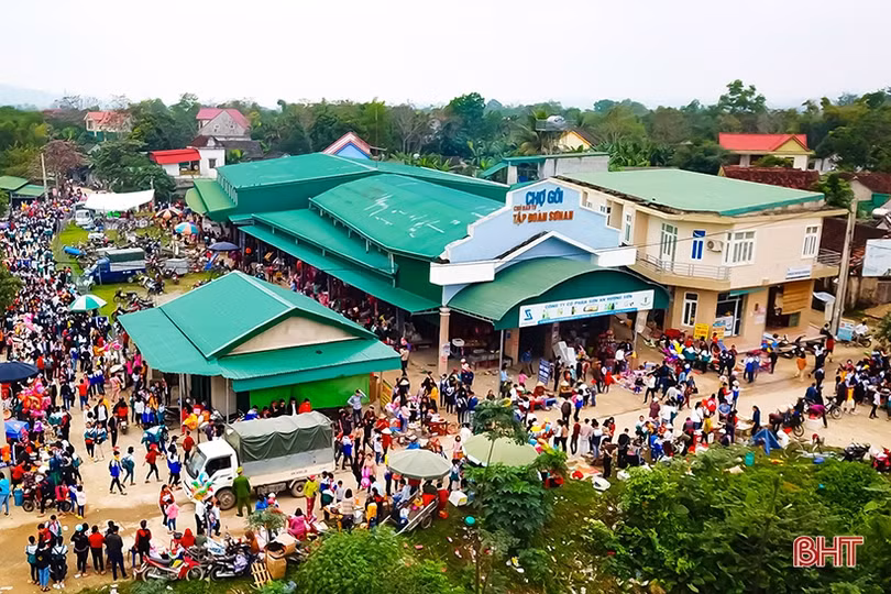 Rộn ràng phiên chợ truyền thống ở Hương Sơn