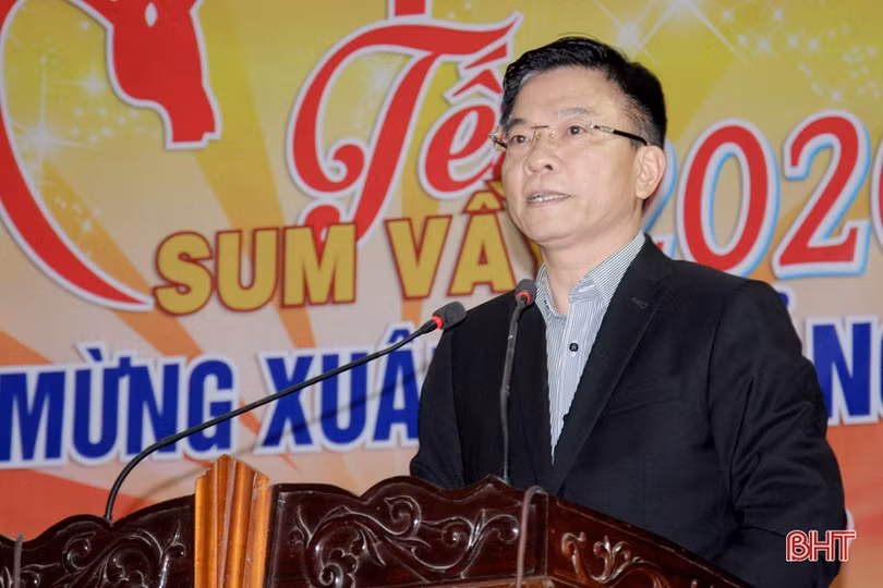 Bộ trưởng Bộ Tư pháp Lê Thành Long vui “Tết sum vầy” với người lao động Hà Tĩnh