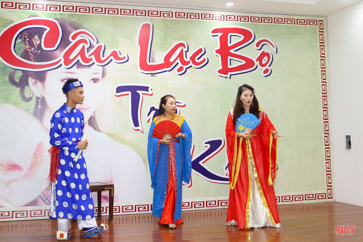 Bằng nhiều hình thức, người dân Tiên Điền đang gìn giữ và phát huy di sản Truyện Kiều trong đời sống hôm nay. bqbht_br_a4.jpg