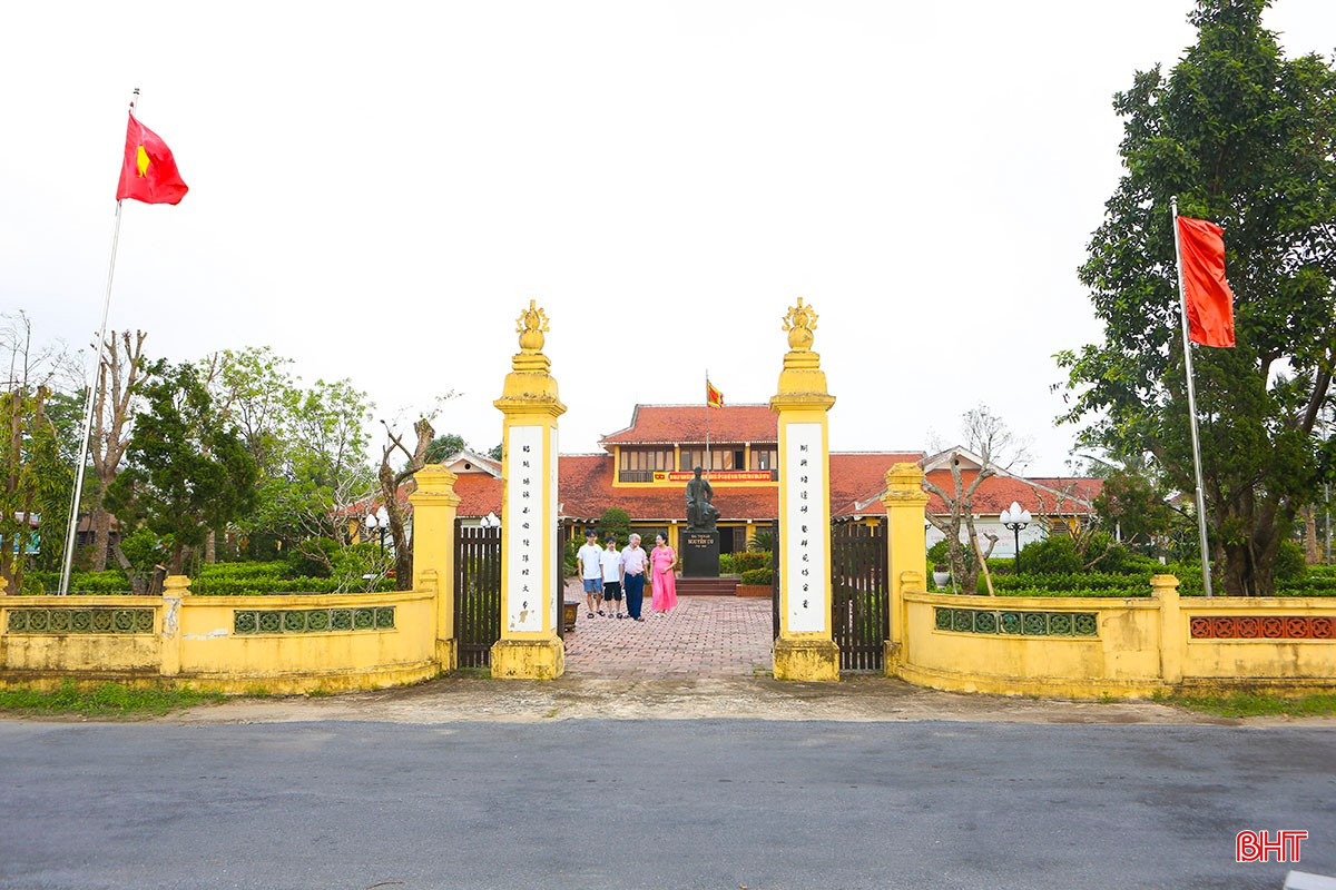 Khu di tích Nguyễn Du nơi gìn giữ và phát huy di sản Đại thi hào và dòng họ Nguyễn Tiên Điền. bqbht_br_a1.jpg