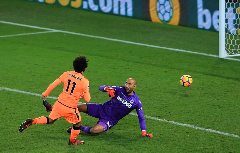 salah lap cu dup liverpool thang dam stoke de ap sat top 4