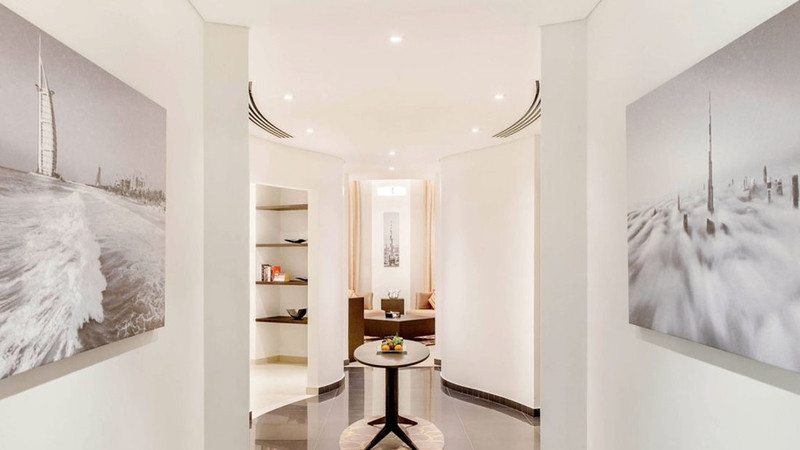 Aparthotel Adagio Premium Dubai Al Barsha: Aparthotel Adagio Premium Dubai Al Barsha nổi tiếng với những phòng khách sạn căn hộ tại hơn 100 khách sạn trên khắp thế giới, trong đó, Dubai Al Barsha là khách sạn lớn nhất và sang trọng nhất. Dubai Al Barsha có 199 căn hộ khách sạn được trang bị nhà bếp hiện đại, tiện nghi giặt là riêng cùng tầm nhìn bao quát đường chân trời của Dubai và Burj Al Arab. Giá thuê căn hộ tại khách sạn này dao động từ khoảng 205 USD cho một đêm nghỉ. 10 khach san can ho tuyet dep tren the gioi