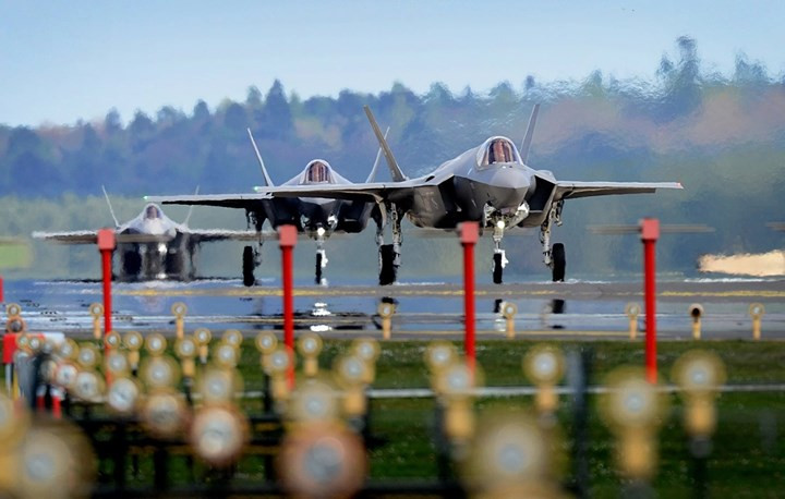 can canh sieu chien dau co f 35 pho dien suc manh tren khong