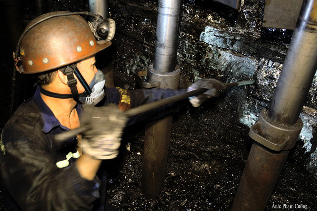 khoanh khac chan that ve cuoc song cua nhung nguoi tho mo o quang ninh