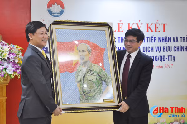 ha tinh vnpost hop tac cung ung dich vu buu chinh hanh chinh cong