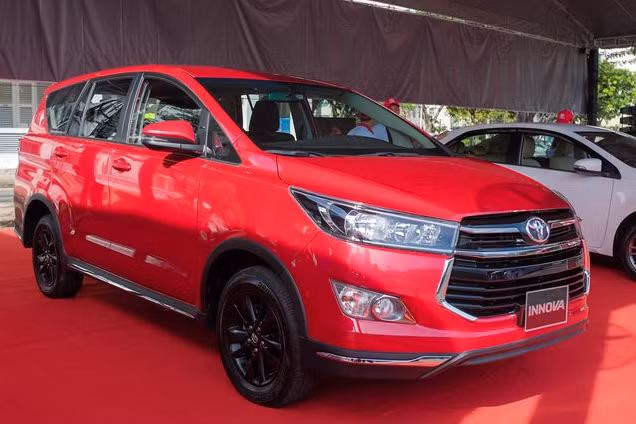 can canh toyota innova venturer gia 855 trieu dong