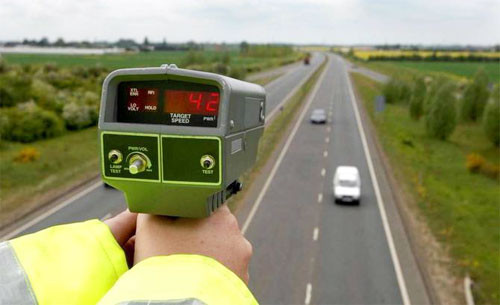 Các mức phạt được so sánh giữa các quốc gia châu Âu khi người vi phạm vượt quá 20 km/h so với tốc độ giới hạn. Ảnh: The Inquisitr. cac nuoc chau au phat vi pham giao thong nhu the nao