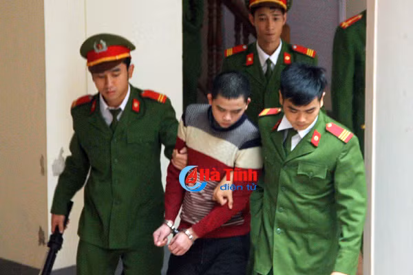 ke ra tay tan doc giet ban cuop xe may nhan an chung than