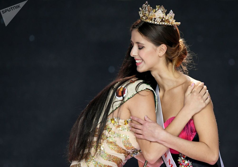 nhung hinh anh an tuong dem chung ket cuoc thi hoa hau moscow 2017