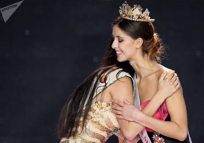 nhung hinh anh an tuong dem chung ket cuoc thi hoa hau moscow 2017