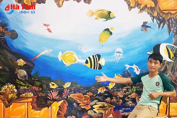 giup can nha song dong voi tranh ve tuong