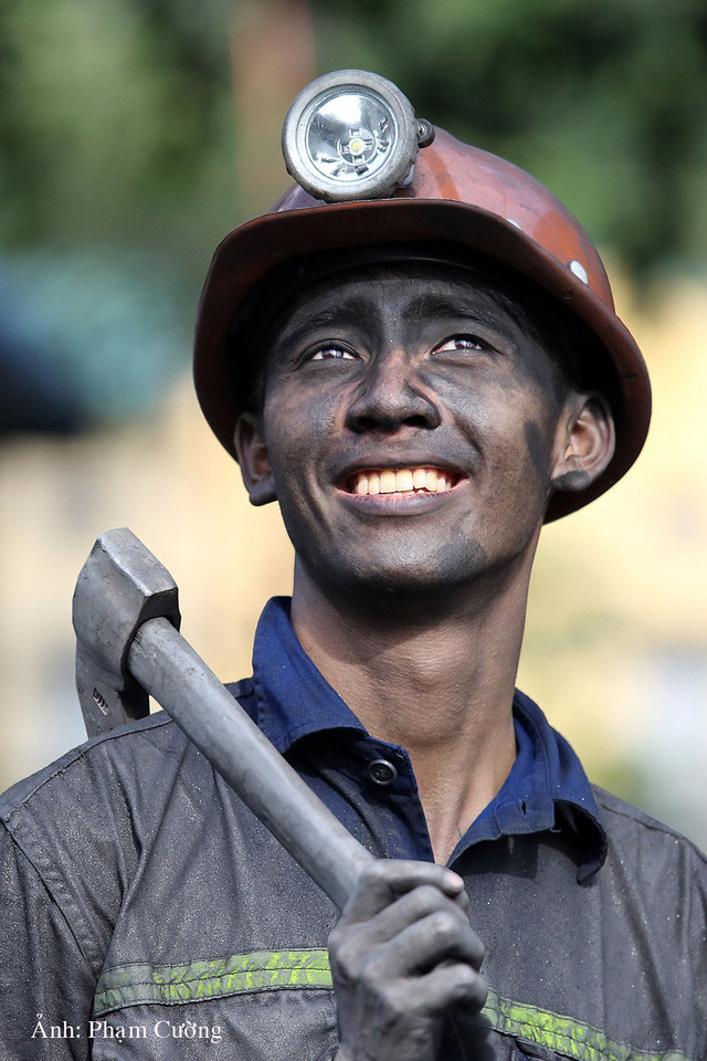 khoanh khac chan that ve cuoc song cua nhung nguoi tho mo o quang ninh