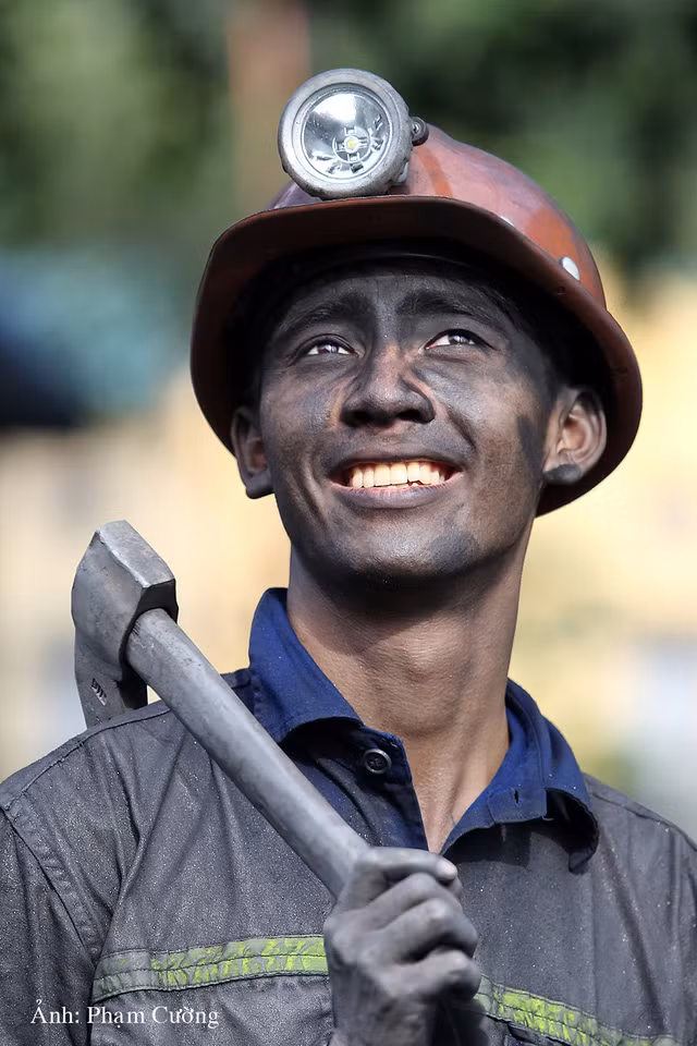 khoanh khac chan that ve cuoc song cua nhung nguoi tho mo o quang ninh