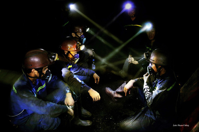 khoanh khac chan that ve cuoc song cua nhung nguoi tho mo o quang ninh