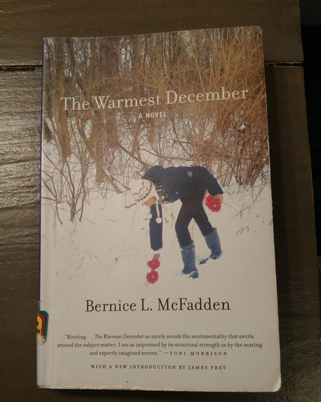 The Warmest December là câu chuyện cảm động về một gia đình bị chứng nghiện rượu hành hạ. nhung cuon sach hay nhat viet ve thang muoi hai