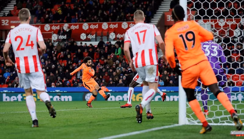 salah lap cu dup liverpool thang dam stoke de ap sat top 4