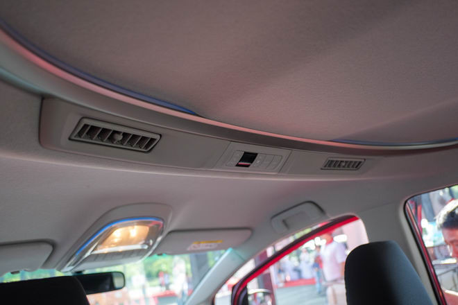 can canh toyota innova venturer gia 855 trieu dong