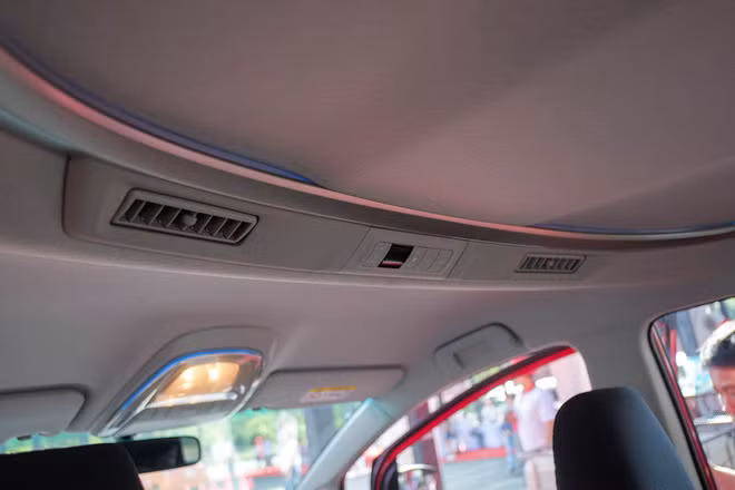 can canh toyota innova venturer gia 855 trieu dong