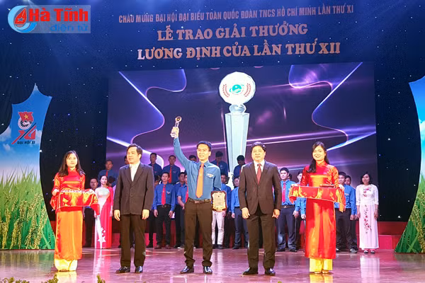 2 thanh nien ha tinh vinh du nhan giai thuong luong dinh cua
