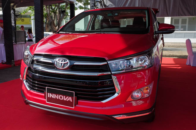can canh toyota innova venturer gia 855 trieu dong