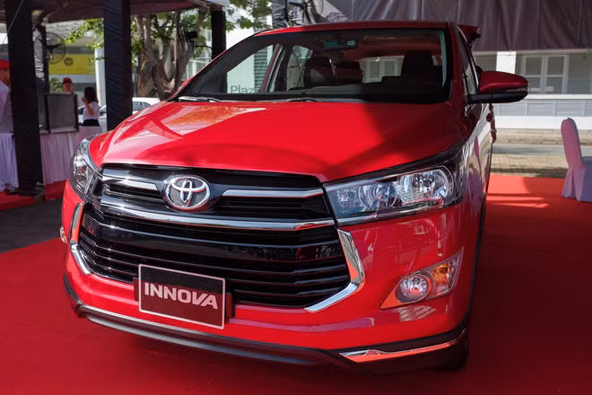 can canh toyota innova venturer gia 855 trieu dong