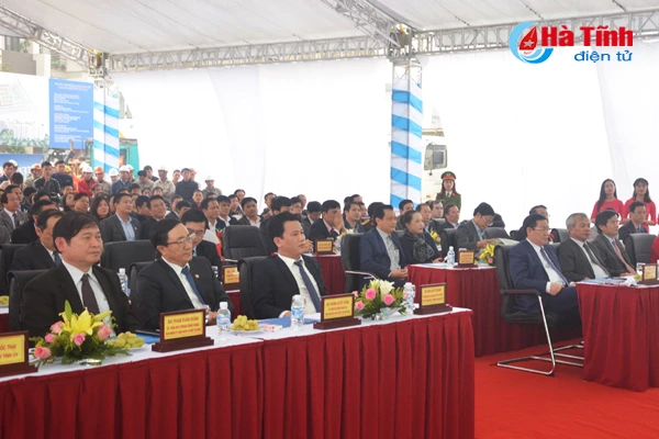 pho thu tuong vuong dinh hue an nut khoi cong du an nha o xa hoi dau tien o ha tinh