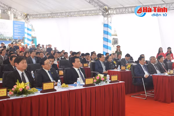 pho thu tuong vuong dinh hue an nut khoi cong du an nha o xa hoi dau tien o ha tinh