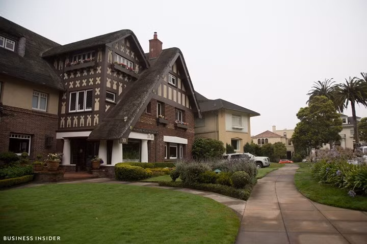 ngam khu pho nha giau tai my tung bi ban voi gia 90 000 usd