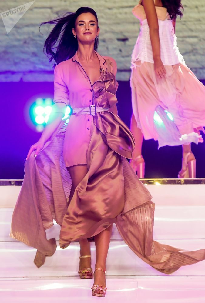 nhung hinh anh an tuong dem chung ket cuoc thi hoa hau moscow 2017