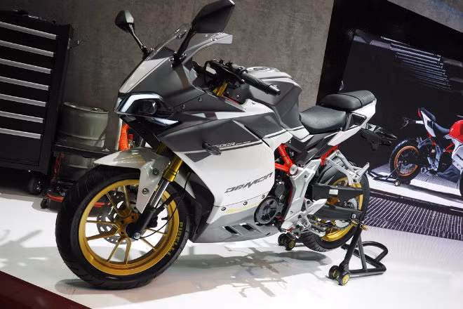 soc moto dep nhu sieu xe ducati gia chi 44 4 trieu dong