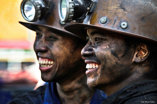 khoanh khac chan that ve cuoc song cua nhung nguoi tho mo o quang ninh